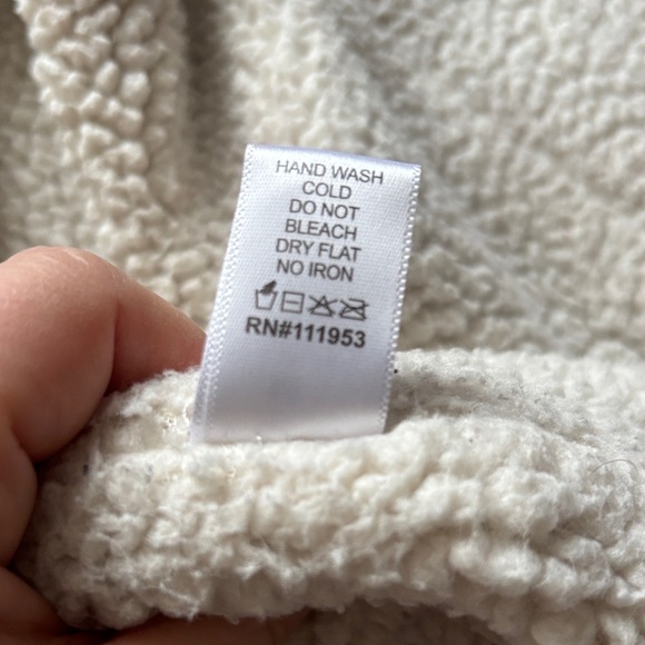 Active USA Quilted Army Green Vest with Sherpa Collar and Interior - Picture 8 of 9